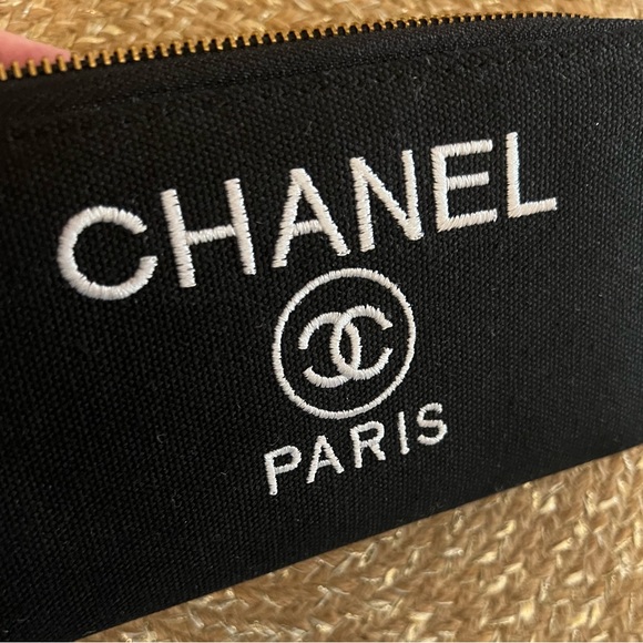 Fashion Black and White Paris Zip Around Wallet NWOT - Picture 7 of 7